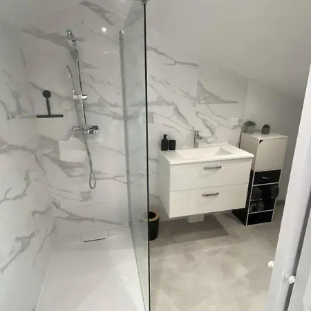 Logisdeshalles Appartement Béziers