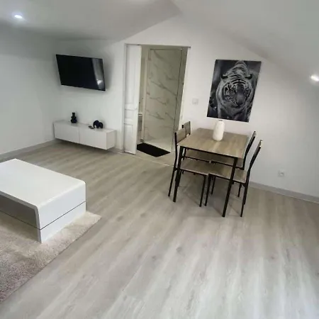Logisdeshalles Appartement Béziers